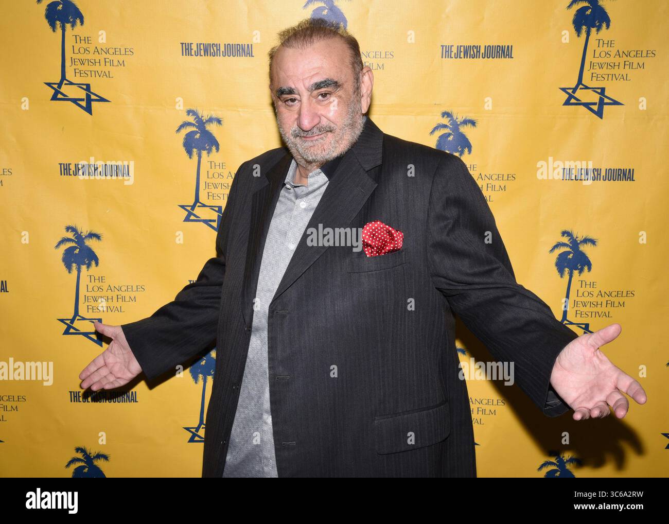28 avril 2018, Beverly Hills, Californie, États-Unis : Ken Davitian arrive au 13e Festival annuel du film juif de Los Angeles LA première de ''The Samuel Project'' au Laemmle Music Hall le samedi 28, 2018. (Crédit image : © Billy Bennight/ZUMA Wire) Banque D'Images