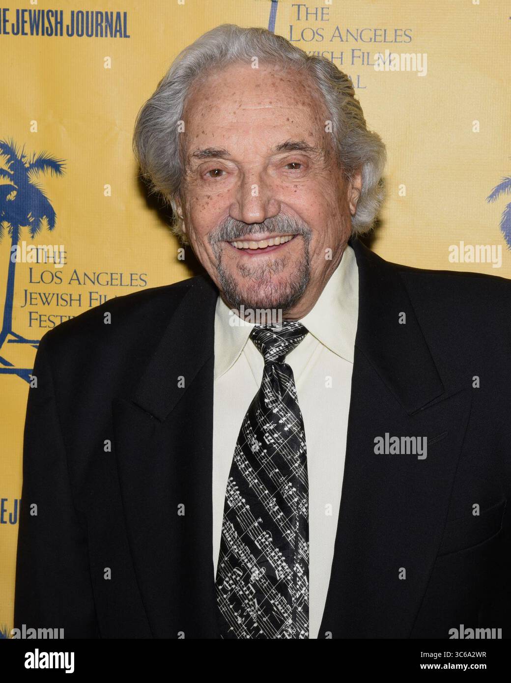 28 avril 2018, Beverly Hills, Californie, États-Unis : Hal Linden arrive au 13e Festival annuel du film juif de Los Angeles LA première de ''The Samuel Project'' au Laemmle Music Hall le samedi 28, 2018. (Crédit image : © Billy Bennight/ZUMA Wire) Banque D'Images