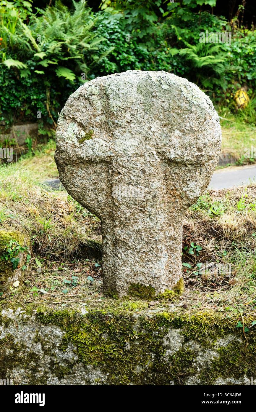 Croix en pierre christianisée médiévale trouvée dans le cimetière de Sancreed, Cornouailles, Royaume-Uni Banque D'Images