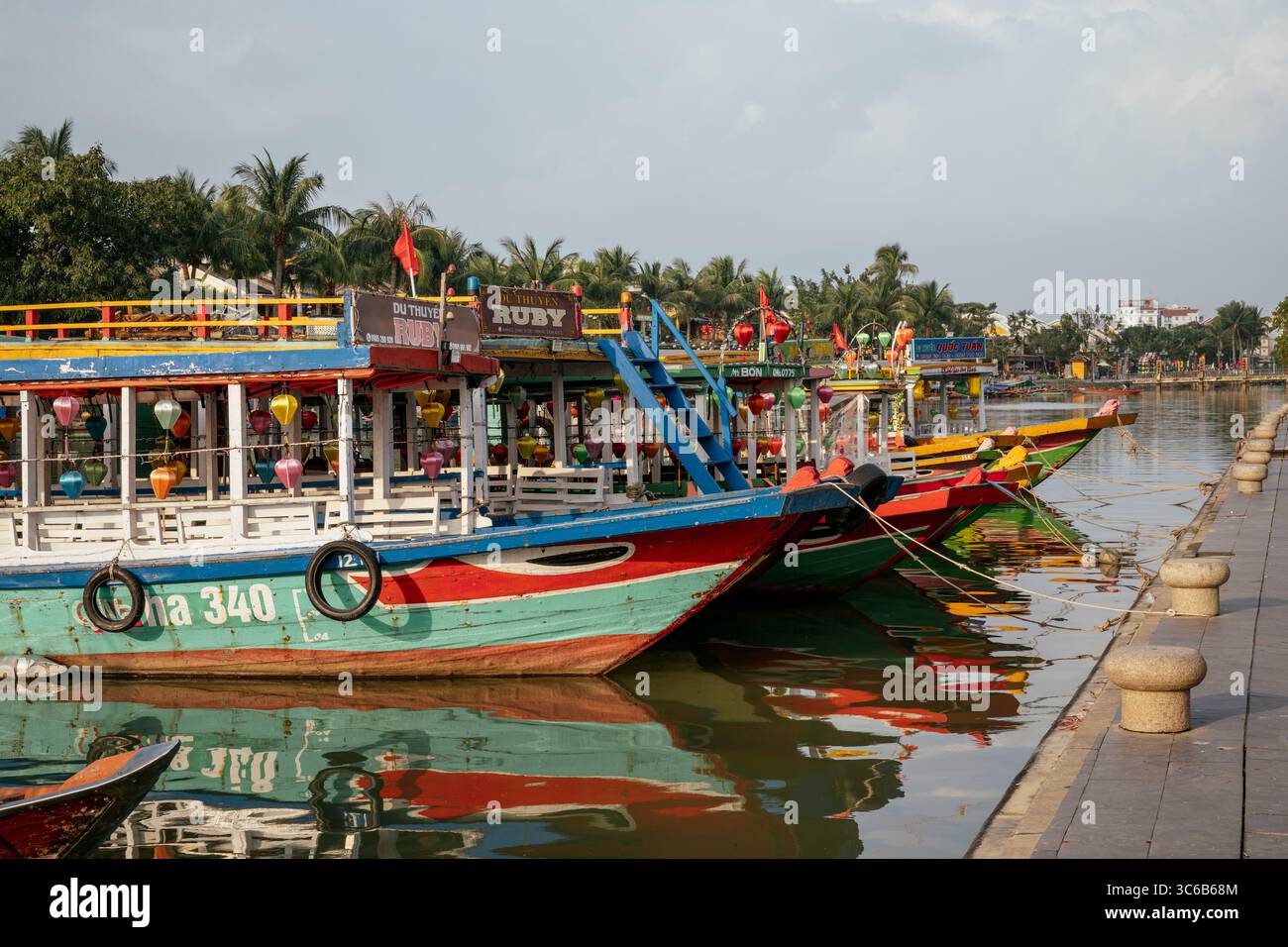 Bateaux dans le port, Hoi an, province de Quảng Nam, Vietnam Banque D'Images