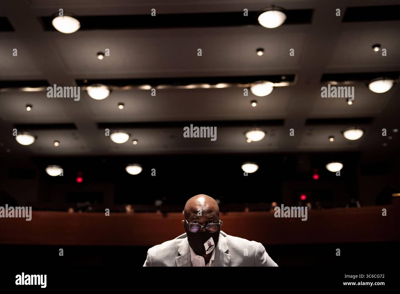 10 juin 2020, Washington, District de Columbia, États-Unis : Philonise Floyd, frère de George Floyd, arrive pour une audience au Capitole de la Commission judiciaire de la Chambre sur les pratiques policières et la responsabilité des forces de l'ordre provoquée par la mort de George Floyd alors qu'il était en garde à vue le 10 juin 2020, à Washington, DC (crédit image : © Brendan Smialowski/CNP via ZUMA Wire) Banque D'Images