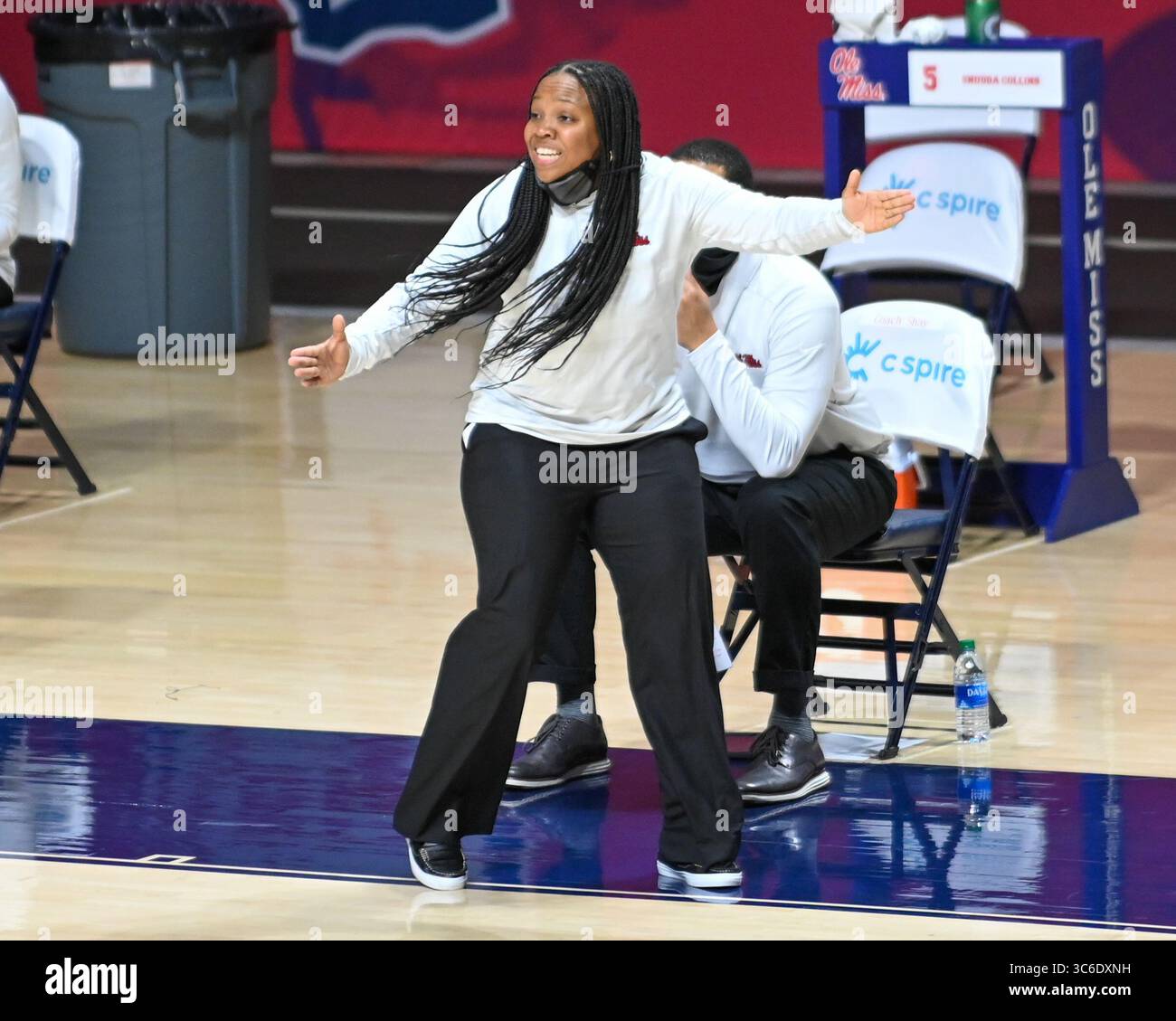07 janvier 2021 : Yolett McPhee-McCuin, entraîneur de Miss Ole', pendant le match de basket féminin de la NCAA entre les Tigers d'Auburn et les Rebels d'Ole' Miss au Pavillion d'Oxford, Mississippi. (Photo par : Kevin Langley/CSM)(image de crédit : &copy ; Kevin Langley/CSM via ZUMA Wire) Banque D'Images
