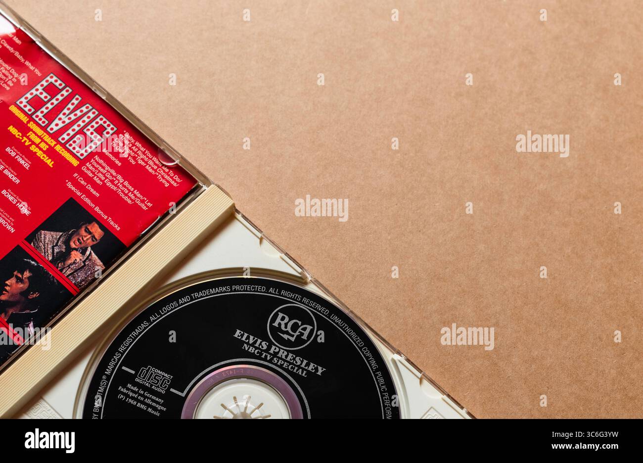 Elvis Presley NBC TV disque compact spécial avec plateau CD isolé sur fond vierge. Banque D'Images