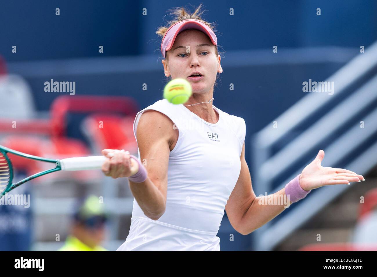 Montréal, Québec, Canada. 31 juillet 2025. VERONIKA KUDERMETOVA en première manche contre Coco Gauff (1) des États-Unis en ronde 32 à l'Open canadien au stade IGA à Montréal, Québec, Canada le 2025-07-31 (image crédit : © Yannick Legare/ZUMA Press Wire) USAGE ÉDITORIAL SEULEMENT ! Non destiné à UN USAGE commercial ! Banque D'Images