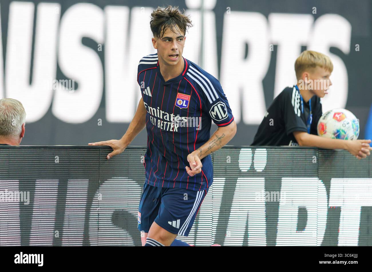 Hambourg, Deutschland. 26 juillet 2025. firo : 26.07.2025 Football, Football, 1.Liga, 1.Bundesliga, saison 2025/2026, test match HSV Hamburg Hamburg Hamburg Hamburg HSV Hamburg Hamburg - Olympique Lyon Afonso Moreira de l'Olympique Lyon célèbre le quatrième but de l'équipe zum 4 :0 Jubilation Credit : dpa/Alamy Live News Banque D'Images