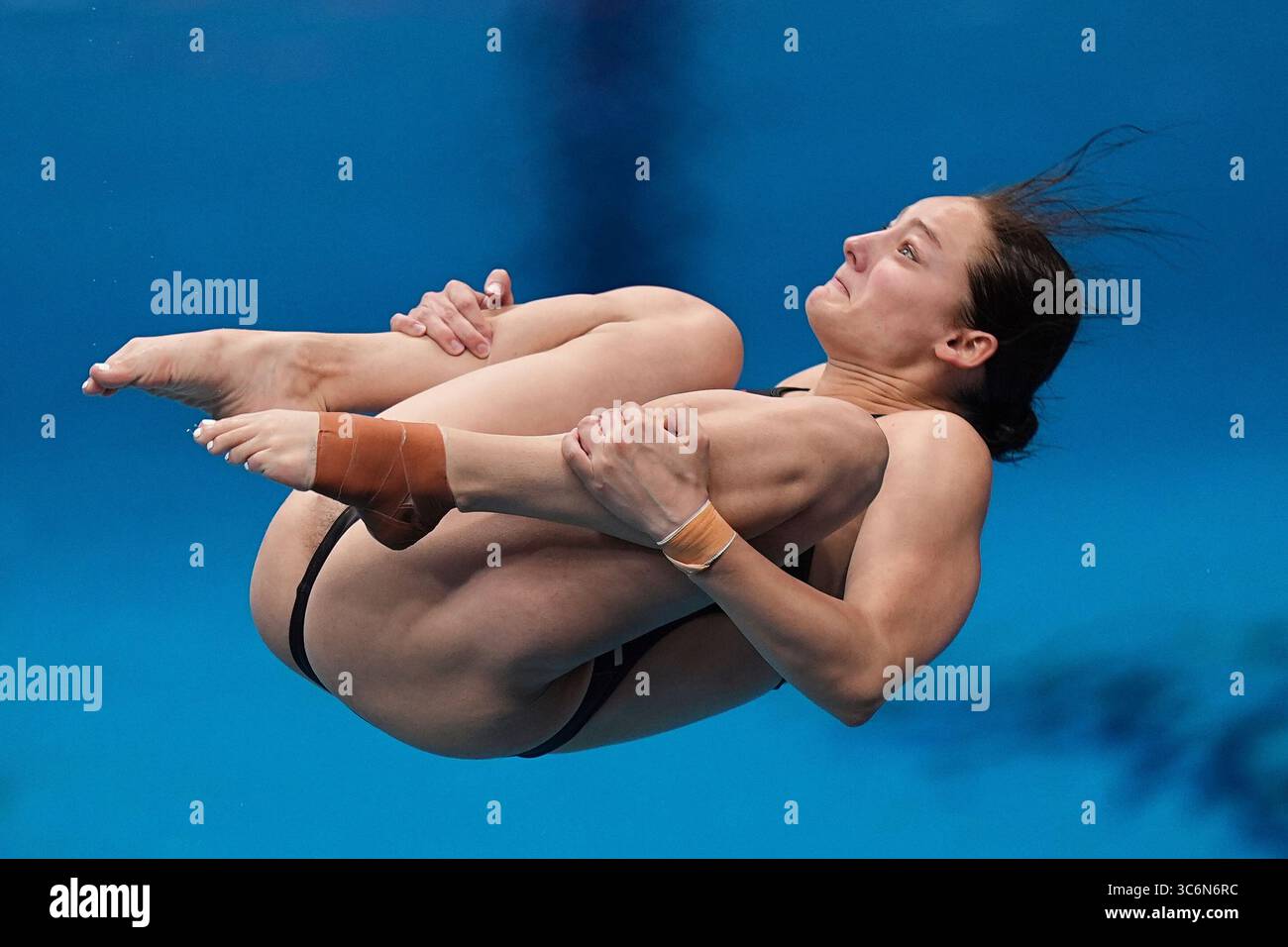 Juliette Landi of France competes in the women's 3m springboard diving preliminaries at the World Aquatics Championships in Singapore, Friday, Aug. 1, 2025. (AP Photo/Ng Han Guan) Banque D'Images