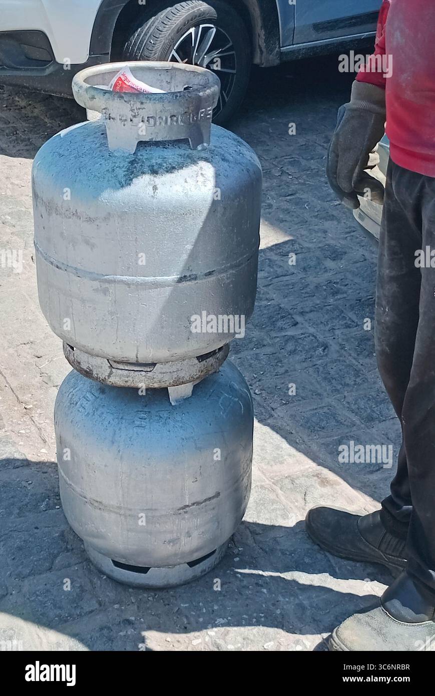 Maceió, Al - 31 juillet 2025 : CAI PREçO DO Gás NATURAL - Petrobras annonce une réduction du prix du gaz naturel pour les distributeurs. Petrobras a annoncé qu’elle réduirait le prix du gaz naturel vendu aux distributeurs de 14% en moyenne à compter du 1er août. La réduction a été calculée sur la base des prix du trimestre précédent et reflète la variation de deux facteurs principaux : le prix international du pétrole brut Brent, qui a chuté de 11 %, et l'appréciation de 3,2 % du réel par rapport au dollar au cours de la période. (Photo : Pablo de Luca/Fotoarena) Banque D'Images