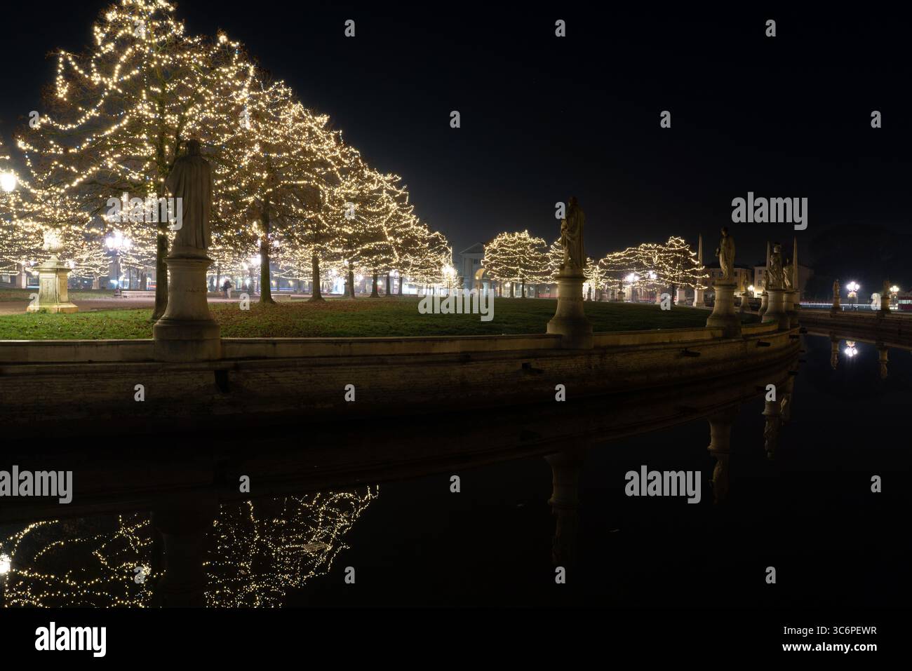 Prato della Valle Square à Padoue (Padoue), Italie Banque D'Images