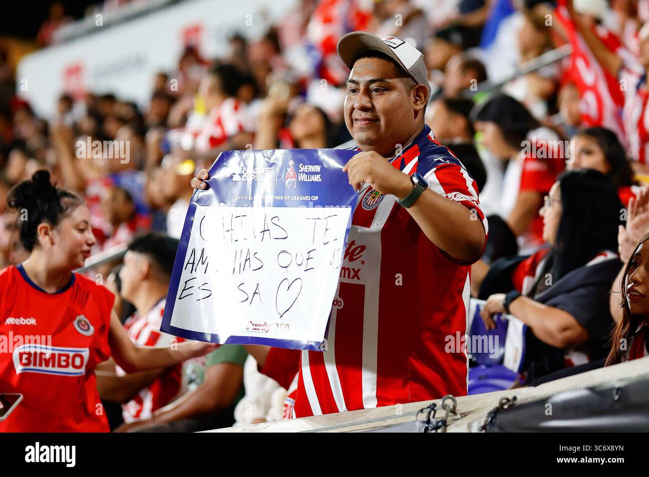 Harrison, NJ, États-Unis. 31 juillet 2025. Pendant le match, un fan fait la fête au Sports Illustrated Stadium à Harrison, NJ Les Red Bulls de New York battent Chivas de Guadalajara 1-0. Shaquan Woody/Cal Sport Media/Alamy Live News Banque D'Images