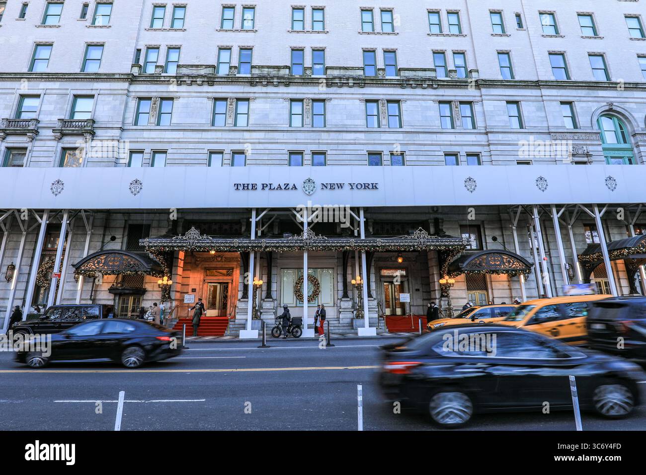 Vue de face basse de l'hôtel Plaza à Manhattan, New York Banque D'Images