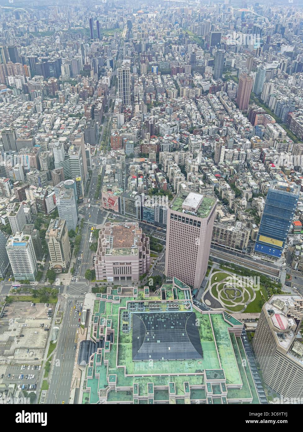 Vue du 89ème étage de Taipei 101, à une hauteur de 382 mètres, était le plus haut bâtiment du monde jusqu'en 2004, Taipei, Taiwan Banque D'Images