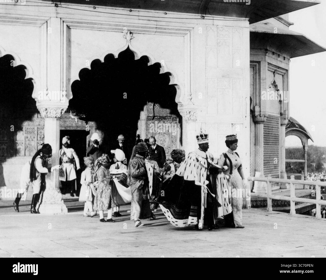 Roi George V et reine Marie à Calcutta George V (George Frederick Ernest Albert) souverain britannique ; roi de Grande-Bretagne 1910-1936 (1er souverain de la Maison de Windsor) ; empereur des Indes 1910 à 1936 ; fils d'Édouard VII  1865-1936 Banque D'Images