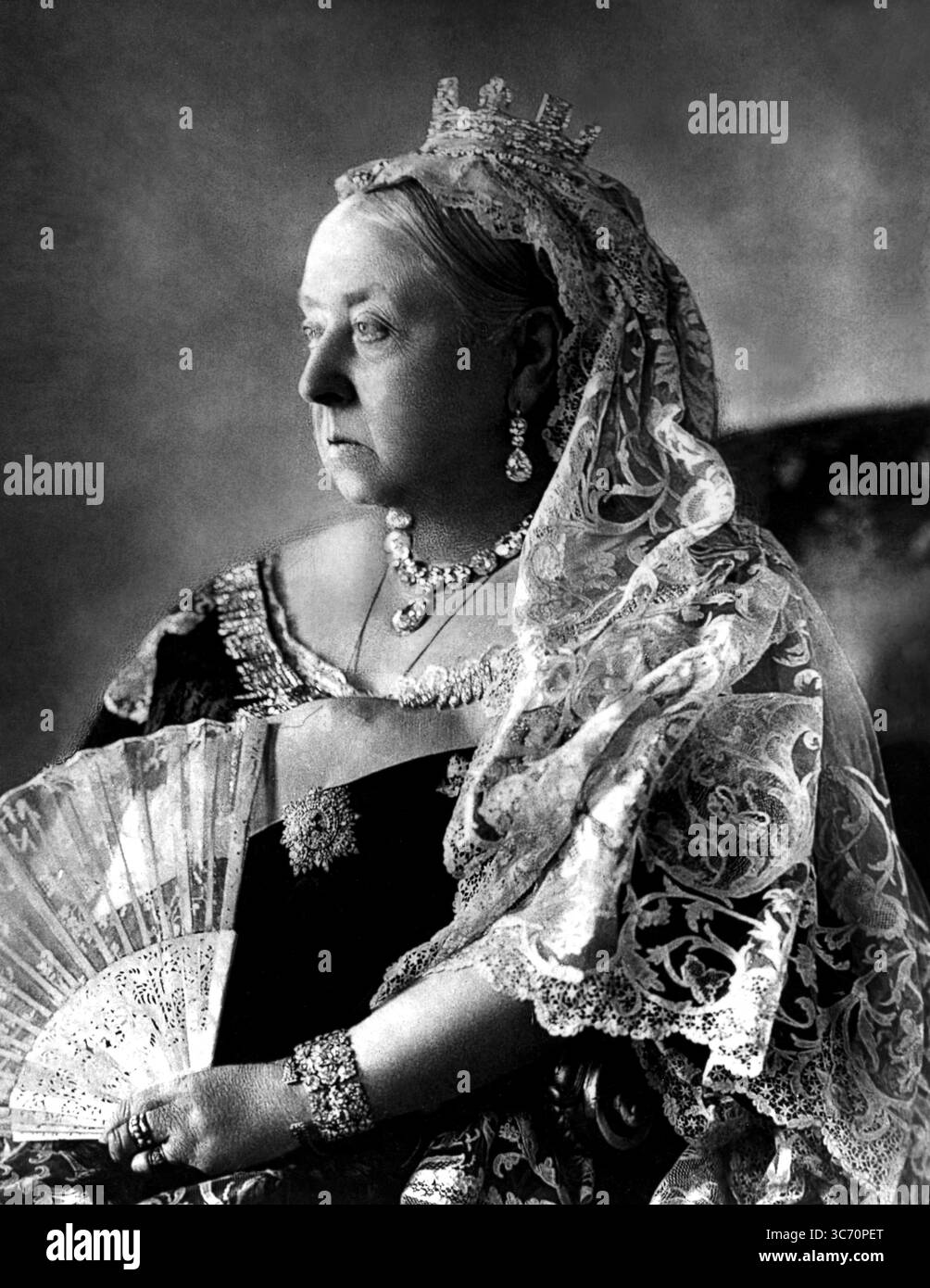Reine Victoria 1897 Victoria (Alexandrina Victoria) souverain britannique ; reine de Grande-Bretagne 1837-1901 (dernier souverain de la Maison de Hanovre) ; impératrice des Indes 1876 à 1901 ; petite-fille de George III  1819-1901 Banque D'Images