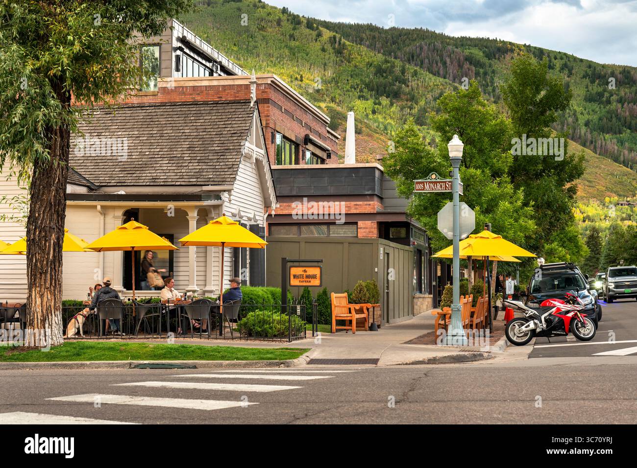 Magasins de détail et restaurants de la ville d'Aspen Colorado Banque D'Images
