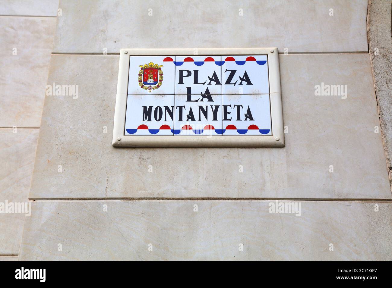 Alicante ville dans la Communauté valencienne en Espagne. Plaza la Montanyeta signe de nom carré. Banque D'Images