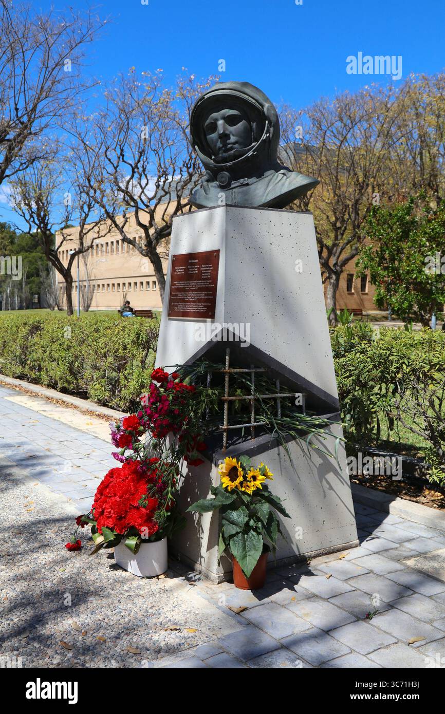 ALICANTE, ESPAGNE - 16 AVRIL 2025 : Youri Gagarine premier monument cosmonaute soviétique sur le campus de l'Université d'Alicante (Universidad de Alicante), publ Banque D'Images