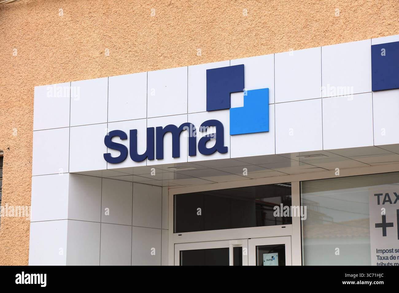 FINESTRAT, ESPAGNE - 12 AVRIL 2025 : SUMA bureau à Finestrat, région d'Alicante, Espagne. Suma gestion Tributaria est l’agence d’administration fiscale à Al Banque D'Images