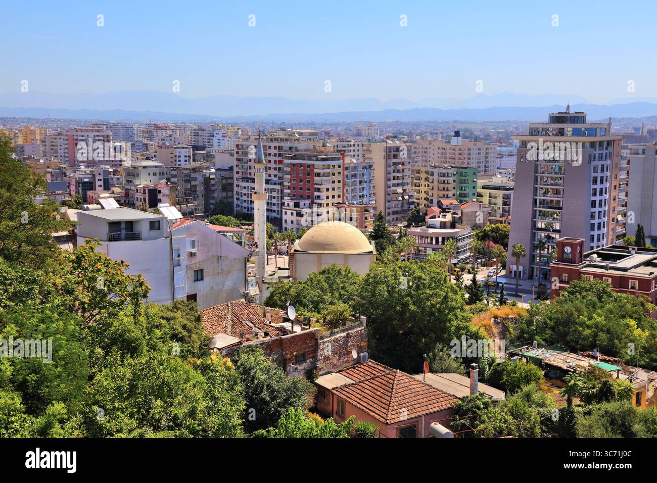 Durres ville, Albanie. Horizon de jour ensoleillé d'été. Banque D'Images