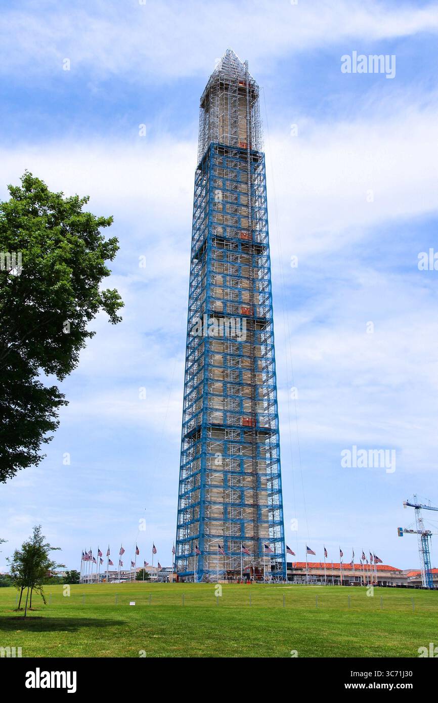 Washington Monument les travaux de réparation d'échafaudages après dommages sismiques. Banque D'Images