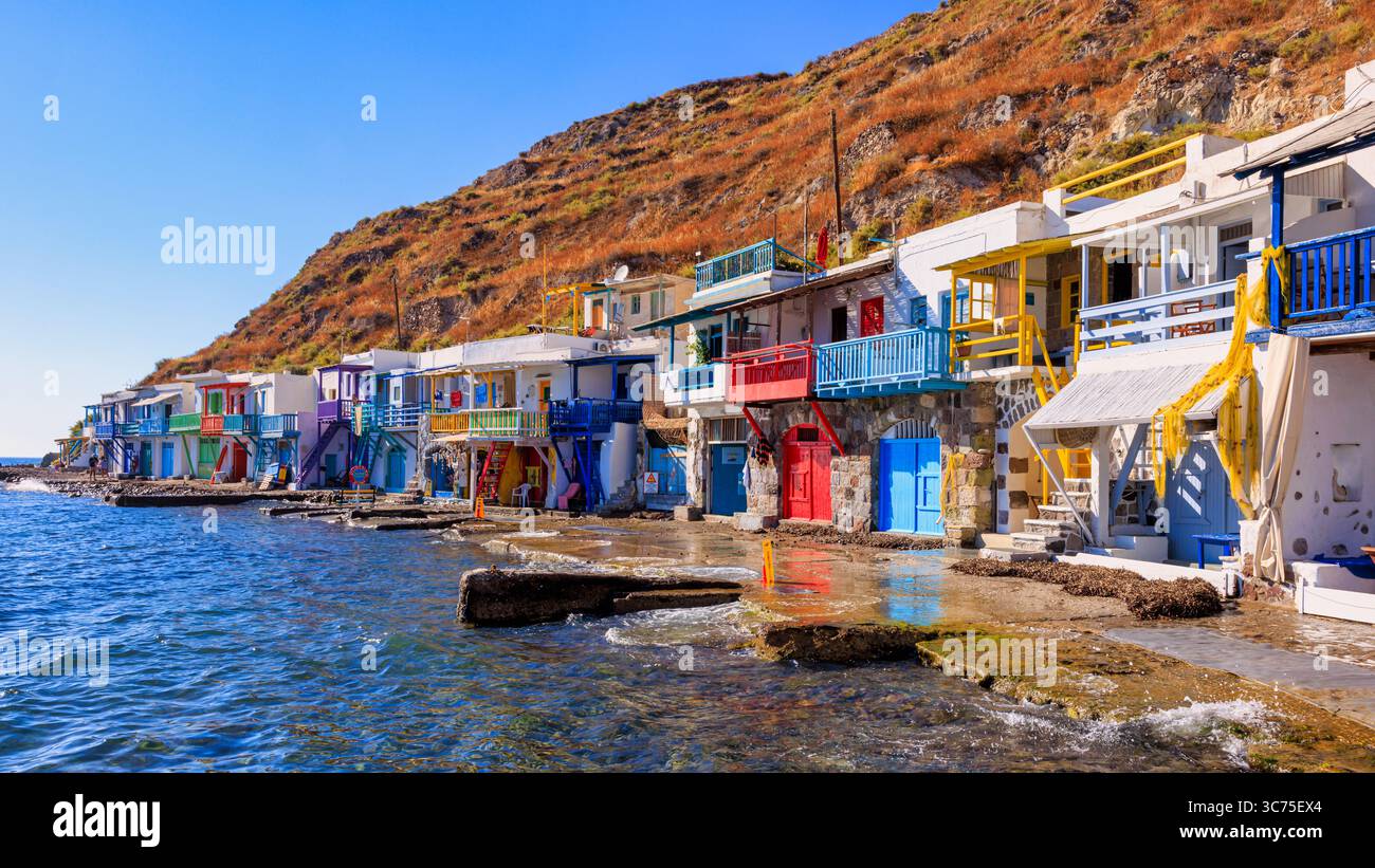 Le village de pêcheurs coloré de Klima, Milos, îles Cyclades, Grèce Banque D'Images