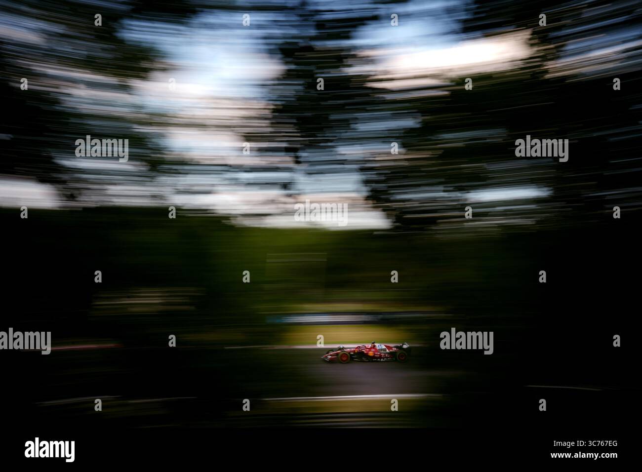 Charles Leclerc de Ferrari lors de son deuxième entraînement au Hungaroring à Budapest, en Hongrie, avant le Grand Prix de Hongrie dimanche. Date de la photo : vendredi 1er août 2025. Banque D'Images