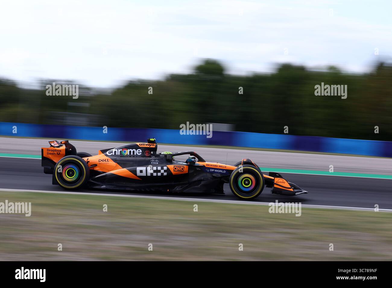 Mogyorod, Hongrie. 01 août 2025. Lando Norris de l'écurie McLaren Formula 1 Team en piste lors des essais avant le Grand Prix de F1 de Hongrie à Hungaroring le 1er août 2025 à Mogyorod, en Hongrie. Crédit : Marco Canoniero/Alamy Live News Banque D'Images