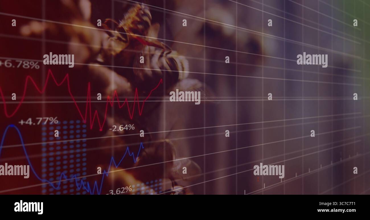 Statue de taureau en bronze floue dans la superposition du graphique, avec des graphiques en lignes rouges bleues en % des étiquettes de grille Banque D'Images