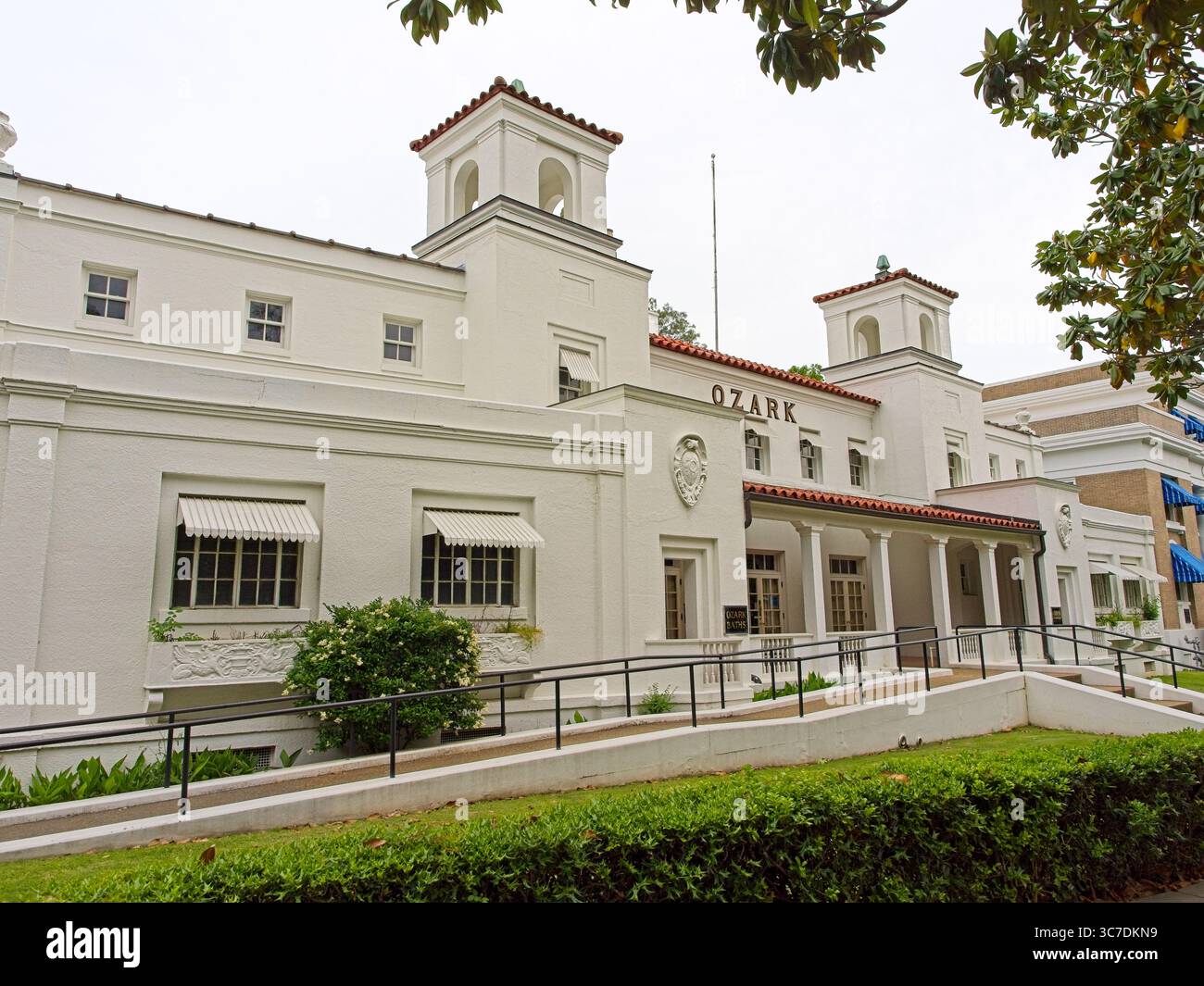 Historique 1922 Ozark Bathhouse Row dans Hot Springs Arkansas— mai 2025 Banque D'Images
