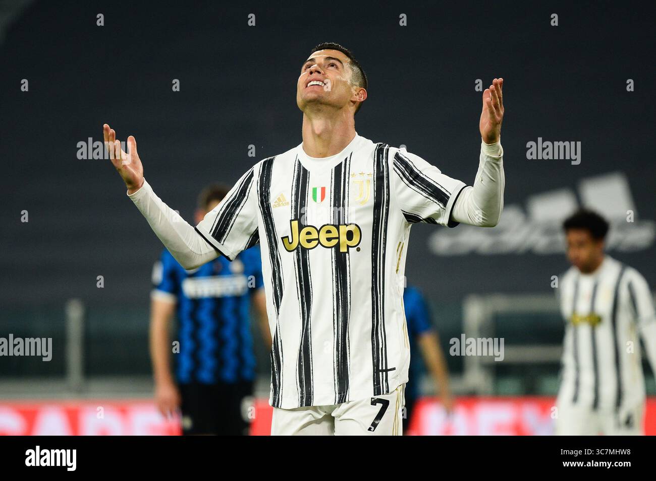9 février 2021, Turin, Piémont/Turin, Italie : Cristiano Ronaldo de la Juventus FC déception lors du match de football Coppa Italia entre la Juventus et le FC Internazionale. Les stades sportifs en Italie restent soumis à des restrictions strictes en raison de la pandémie de coronavirus, car les lois gouvernementales sur la distanciation sociale interdisent aux fans à l’intérieur des sites, ce qui entraîne des matchs joués à huis clos. Le match s'est terminé par un tirage au sort de 0-0. (Crédit image : © Alberto Gandolfo/DAX via ZUMA Wire) Banque D'Images