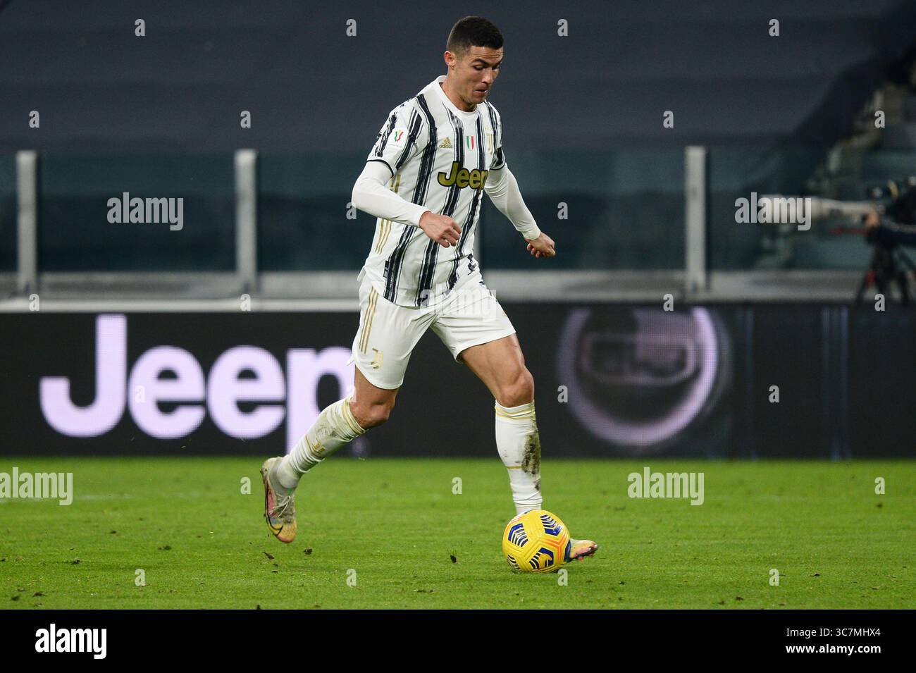9 février 2021, Turin, Piémont/Turin, Italie : Cristiano Ronaldo de la Juventus FC lors du match de football Coppa Italia entre la Juventus et le FC Internazionale. Les stades sportifs en Italie restent soumis à des restrictions strictes en raison de la pandémie de coronavirus, car les lois gouvernementales sur la distanciation sociale interdisent aux fans à l’intérieur des sites, ce qui entraîne des matchs joués à huis clos. Le match s'est terminé par un tirage au sort de 0-0. (Crédit image : © Alberto Gandolfo/DAX via ZUMA Wire) Banque D'Images