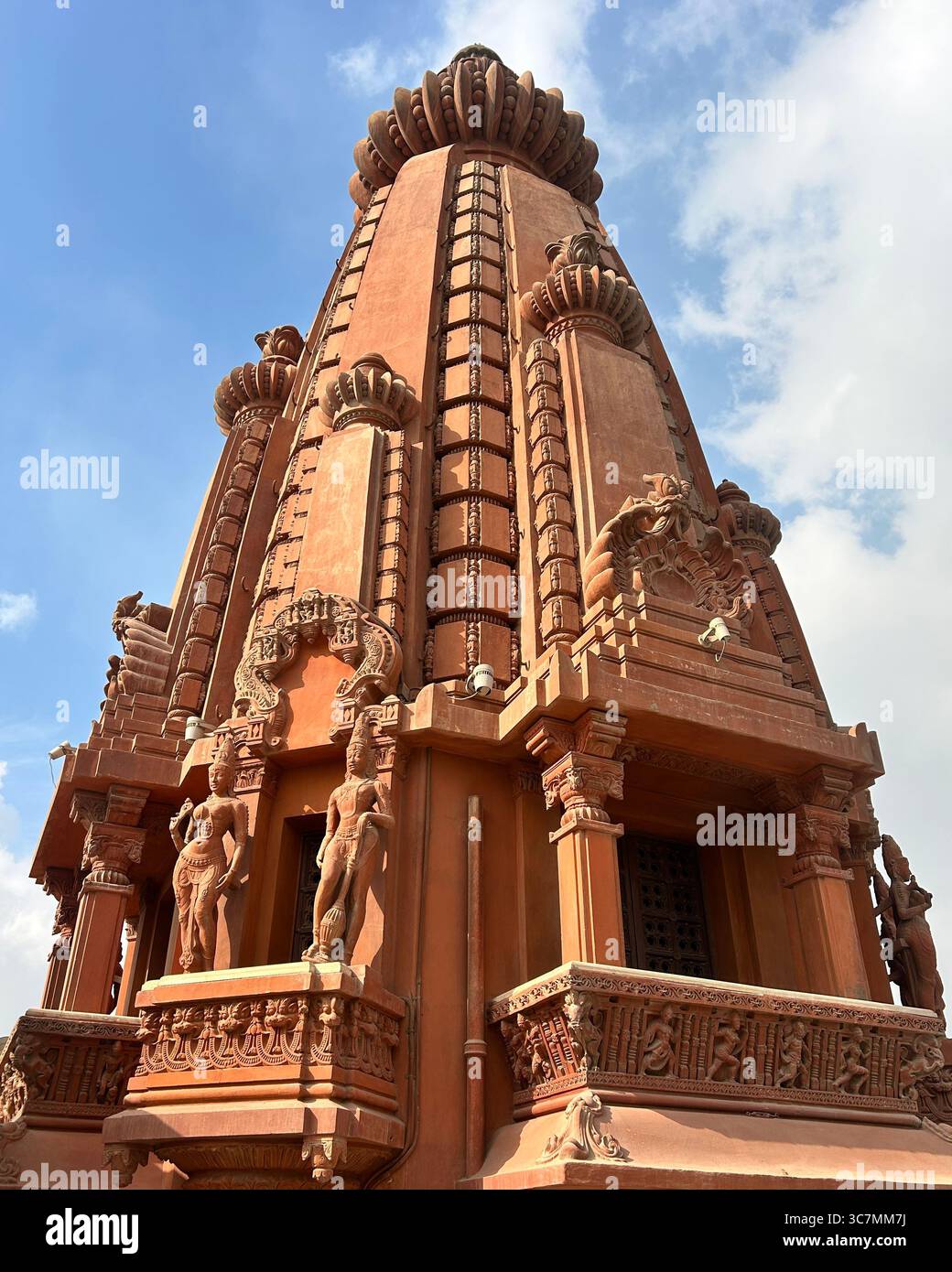 Le Palais Baron Empain, également connu sous le nom de Palais Hindou, est un manoir historique et distinctif à Héliopolis, une banlieue au nord-est du centre du Caire, Egyp Banque D'Images