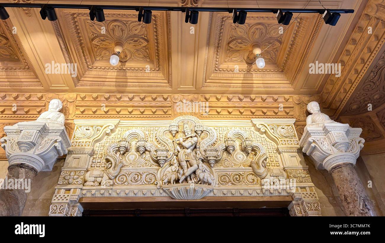 Le Palais Baron Empain, également connu sous le nom de Palais Hindou, est un manoir historique et distinctif à Héliopolis, une banlieue au nord-est du centre du Caire, Egyp Banque D'Images