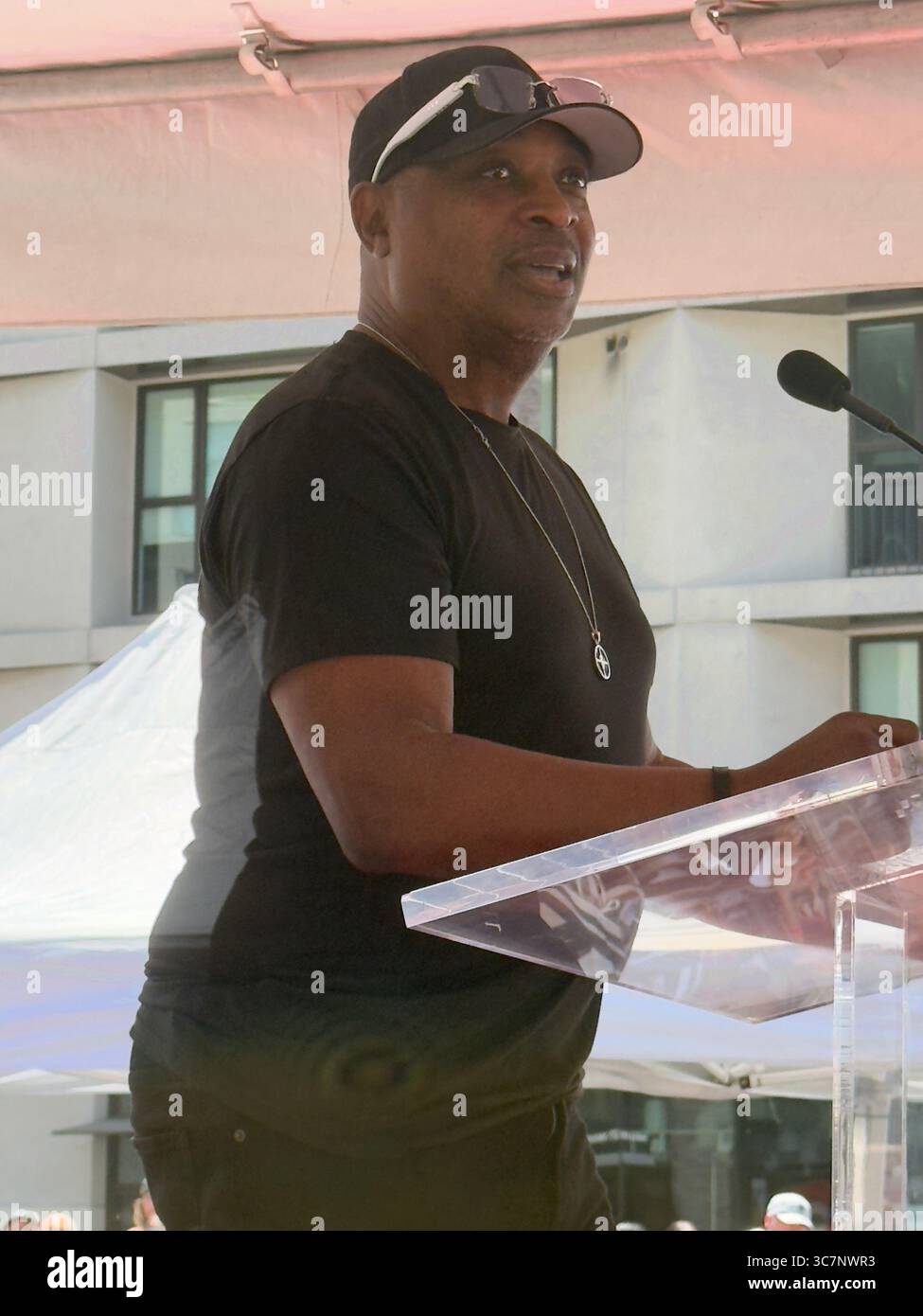 Los Angeles, États-Unis. 01 août 2025. Hollywood, Los Angeles, États-Unis. 1er août 2025. Chuck d, pionnier du hip hop, assiste à la cérémonie du Hollywood Walk of Fame en hommage à Busta Rhymes. Crédit : Sharon Graphics/Alamy Live News Banque D'Images