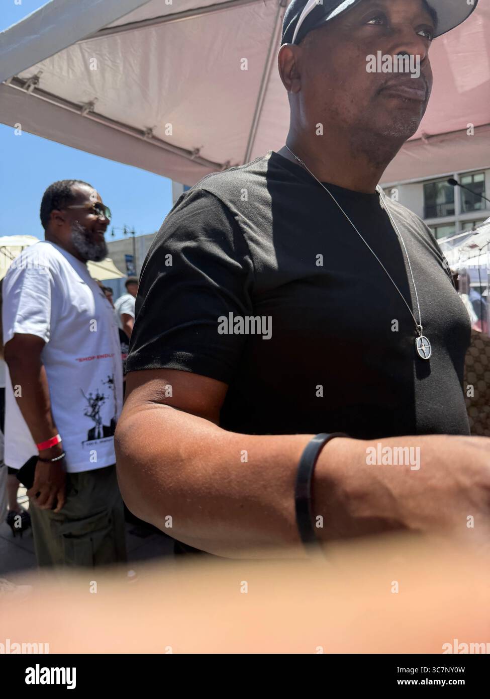 Los Angeles, États-Unis. 01 août 2025. Hollywood, Los Angeles, États-Unis. 1er août 2025. Chuck d, pionnier du hip hop, assiste à la cérémonie du Hollywood Walk of Fame en hommage à Busta Rhymes. Crédit : Sharon Graphics/Alamy Live News Banque D'Images