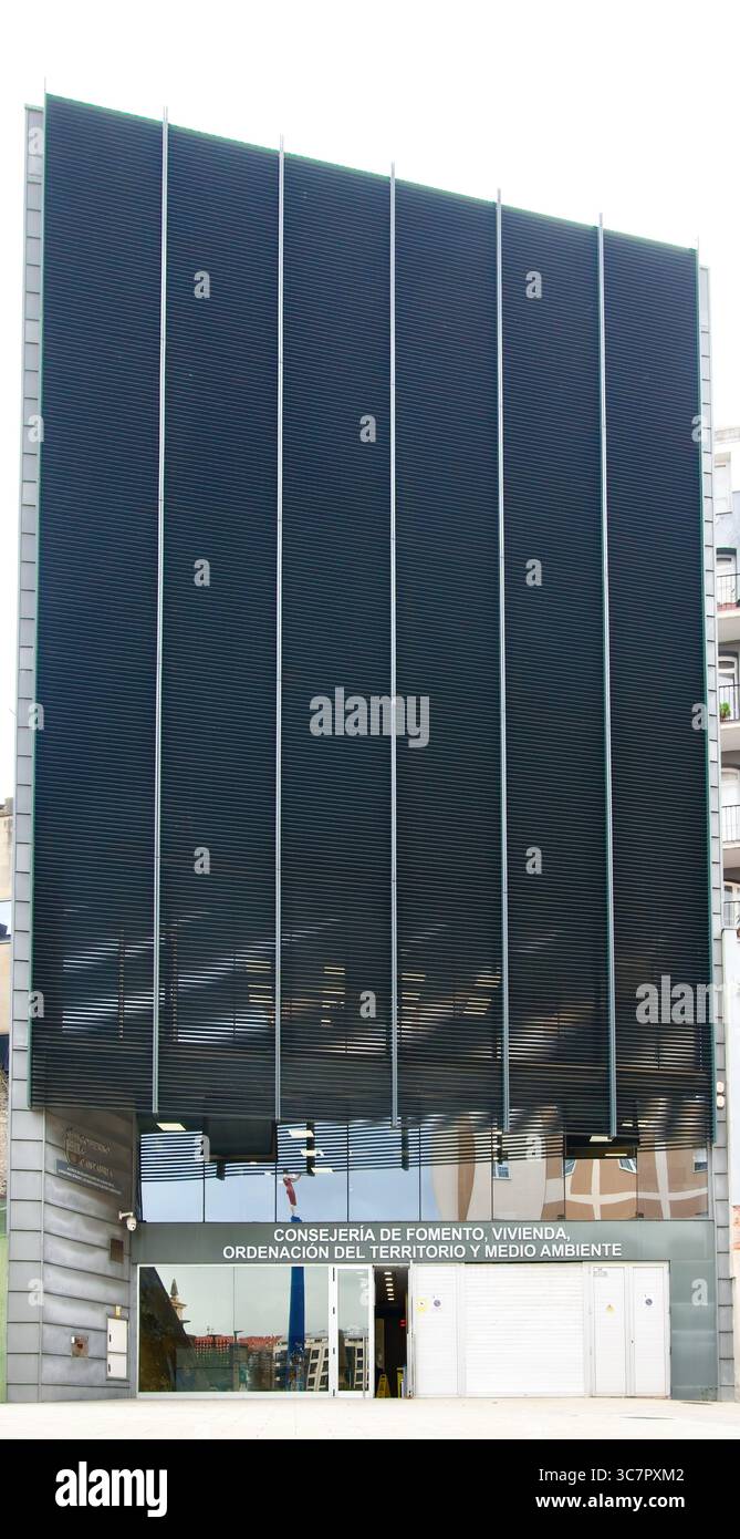 Architecture moderne bâtiment du gouvernement local Consejería de Fomento, Ordenación del Territorio y Medio Ambiente de Cantabria Santander Cantabria Espagne Banque D'Images