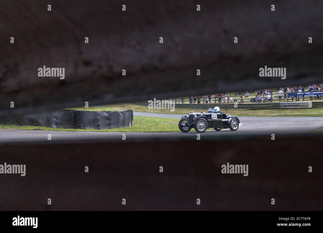 V.S.C.C. Prescott Speed Hill Climb event, Prescott Hill, Gotherington, Gloucestershire, Angleterre, ROYAUME-UNI. 2 et 3 août 2025. Les membres du Vintage Sports car Club (V.S.C.C.) qui participent au championnat de vitesse de la ronde 5 du club à l'historique Prescott Hill Climb. Cet événement de deux jours (essais samedi / course dimanche) avec plus de 270 voitures en action tout au long du week-end, fabriqués dès les années 10 et jusqu'à la fin des années 30 pour les voitures de sport et berlines et les voitures de course pré-1941 et la gamme de l'Austin 7, Bugatti, Ford modèle A etc.cet événement est organisé en utilisant le court parcours. Banque D'Images
