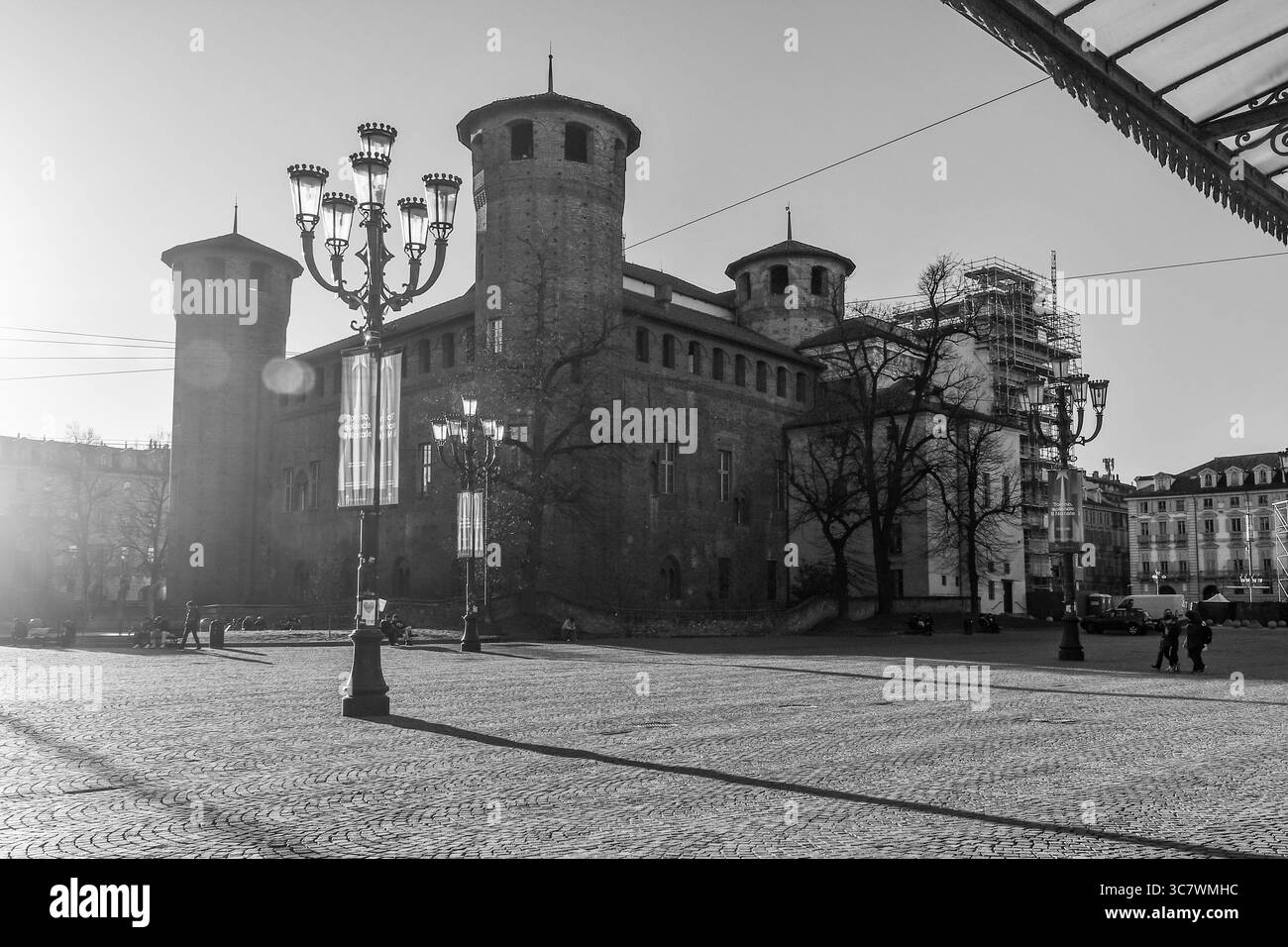 Noir et blanc. Palazzo Madama et Casaforte degli Acaja (première c. av. J.-C. - 18e s.), site du patrimoine mondial de l'UNESCO, Piazza Castello, Turin, Piémont, Italie Banque D'Images