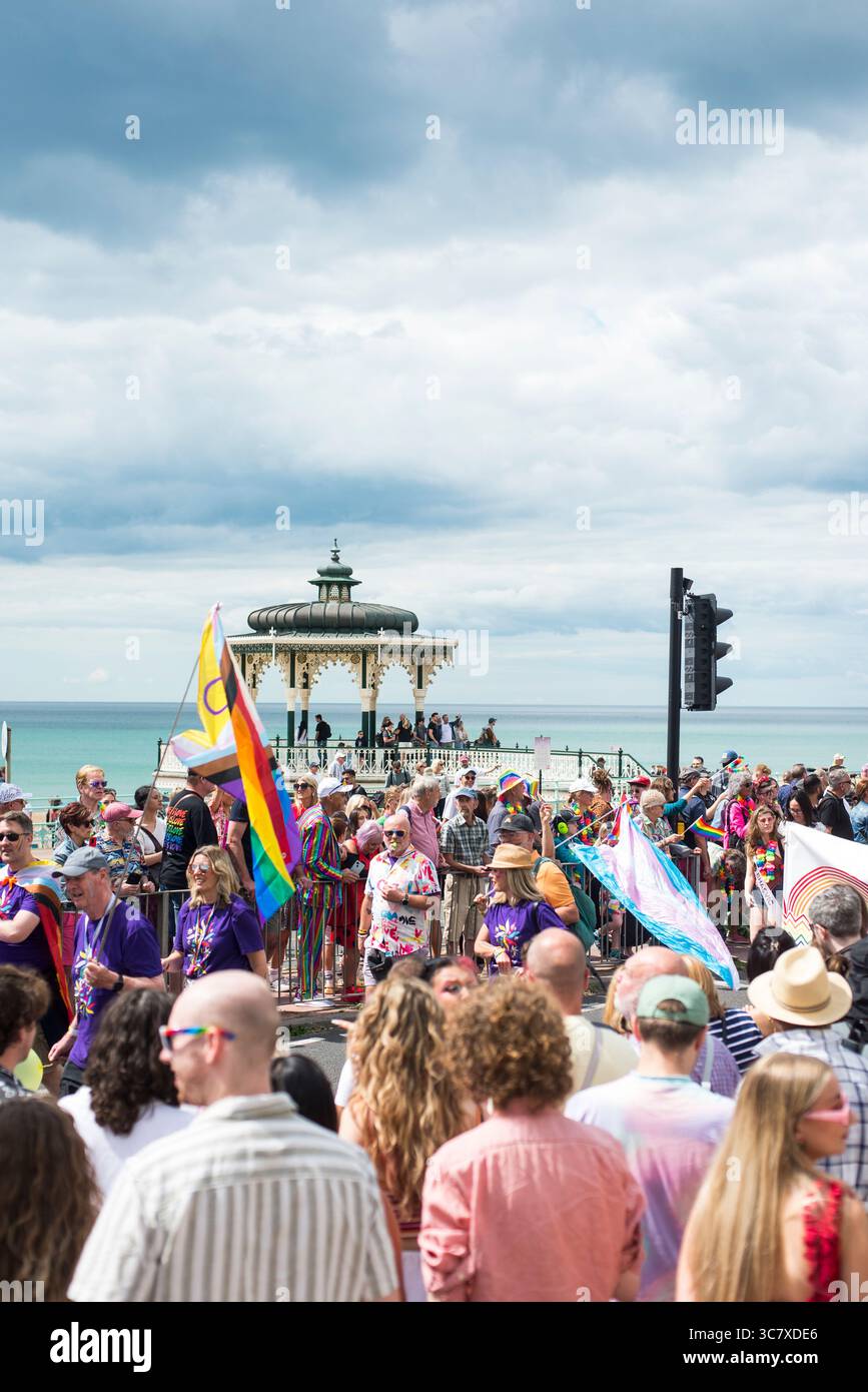 Brighton, East Sussex, Royaume-Uni. 2 août 2025. Brighton Pride Parade à Brighon, Royaume-Uni, le 2 août 2025. Brighton sort en couleur pour le Brighton & Hove LGBTQ+ Parade. Crédit : Francesca Moore/Alamy Live News Banque D'Images