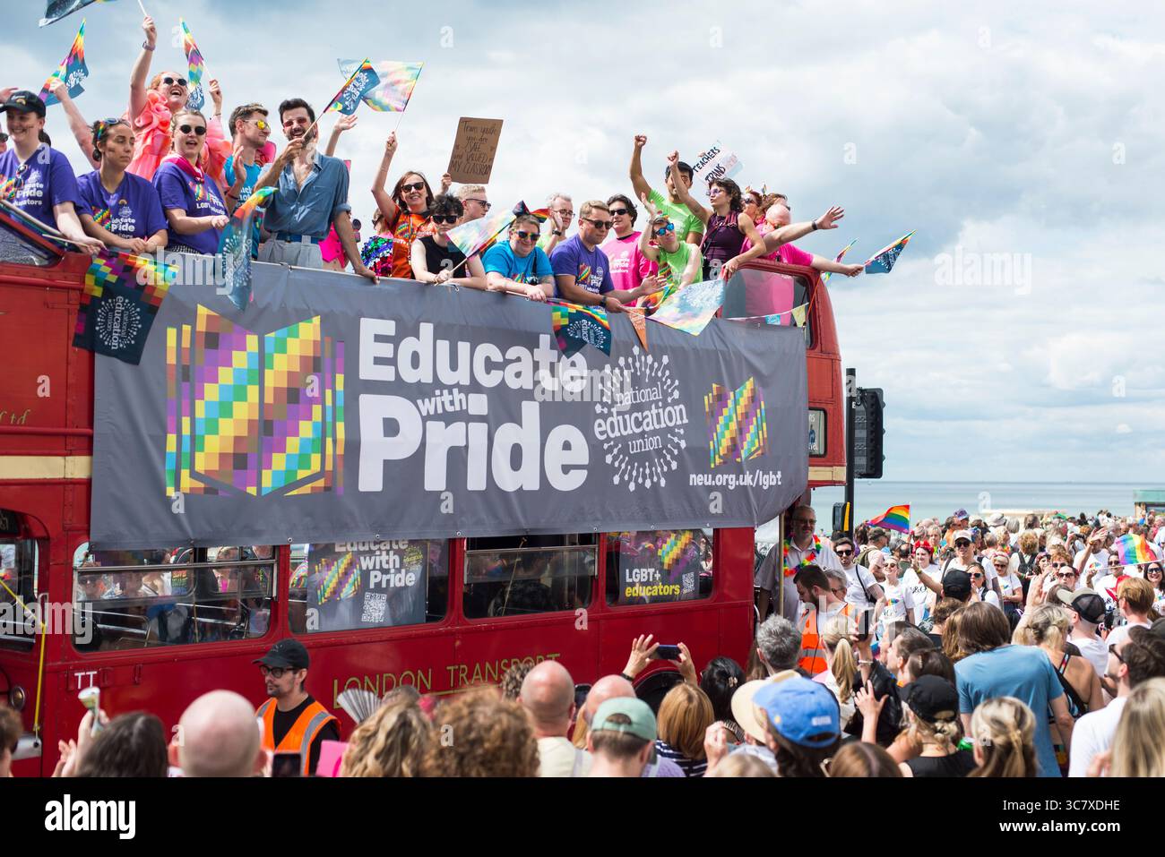 Brighton, East Sussex, Royaume-Uni. 2 août 2025. Brighton Pride Parade à Brighon, Royaume-Uni, le 2 août 2025. Brighton sort en couleur pour le Brighton & Hove LGBTQ+ Parade. Crédit : Francesca Moore/Alamy Live News Banque D'Images