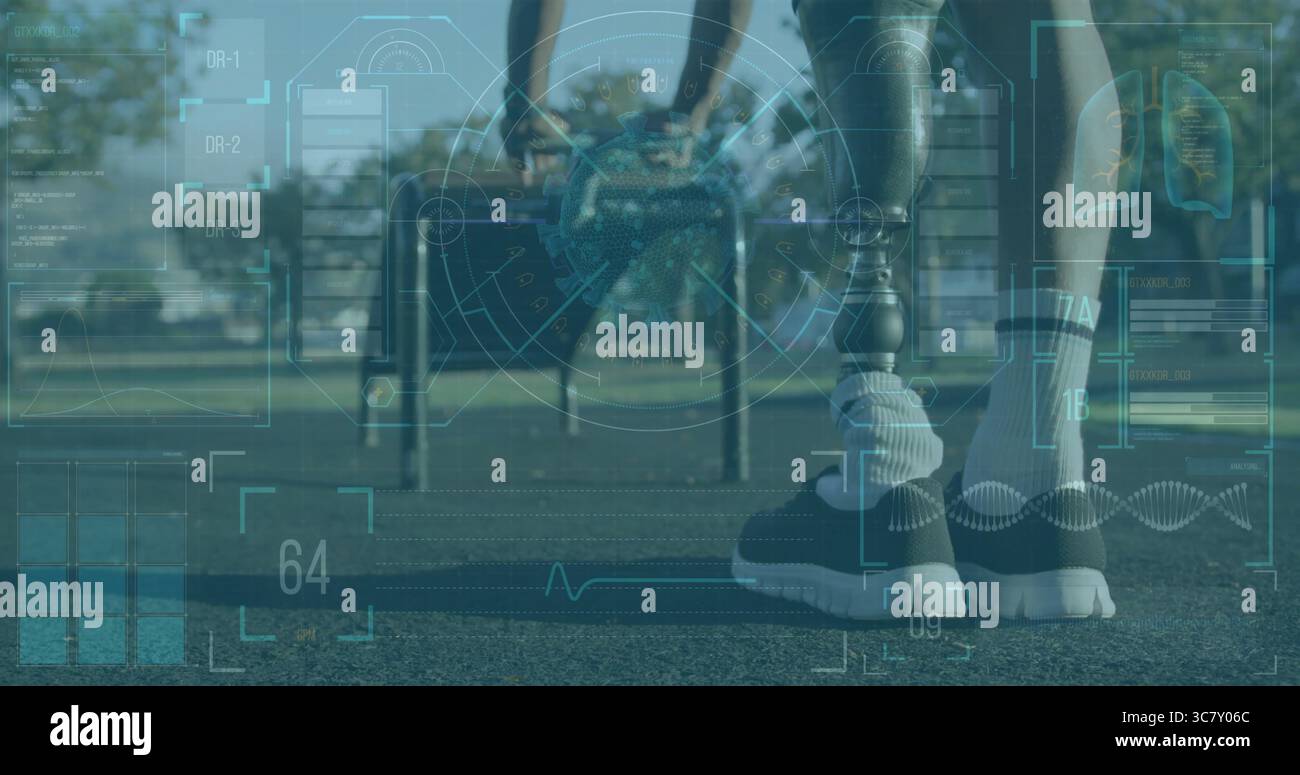 Homme debout mi-adulte montrant un membre prothétique sur une piste de stationnement, avec des barres métalliques et un recouvrement d'interface Banque D'Images