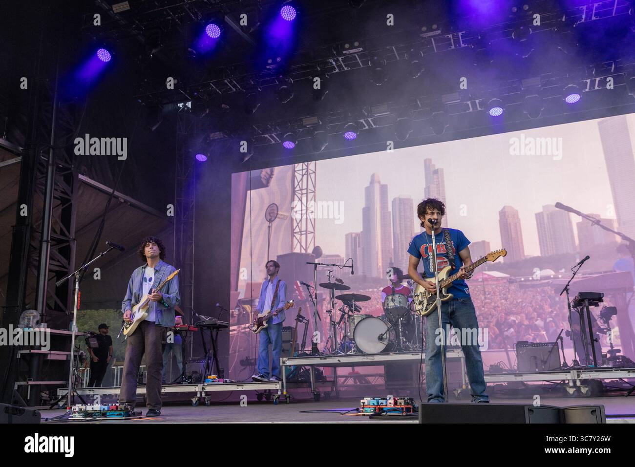 Chicago, États-Unis. 01 août 2025. Braeden Lemasters et Dylan Minnette de Wallows lors du Lollapalooza Music Festival le 1er août 2025, à Chicago, Illinois (photo de Daniel DeSlover/Sipa USA) crédit : Sipa USA/Alamy Live News Banque D'Images