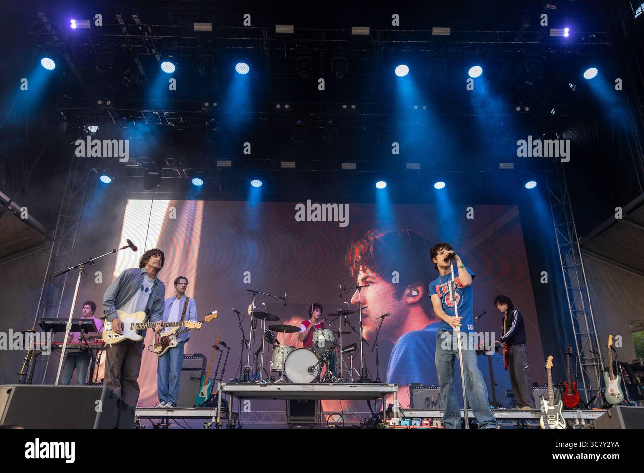 Chicago, États-Unis. 01 août 2025. Braeden Lemasters et Dylan Minnette de Wallows lors du Lollapalooza Music Festival le 1er août 2025, à Chicago, Illinois (photo de Daniel DeSlover/Sipa USA) crédit : Sipa USA/Alamy Live News Banque D'Images