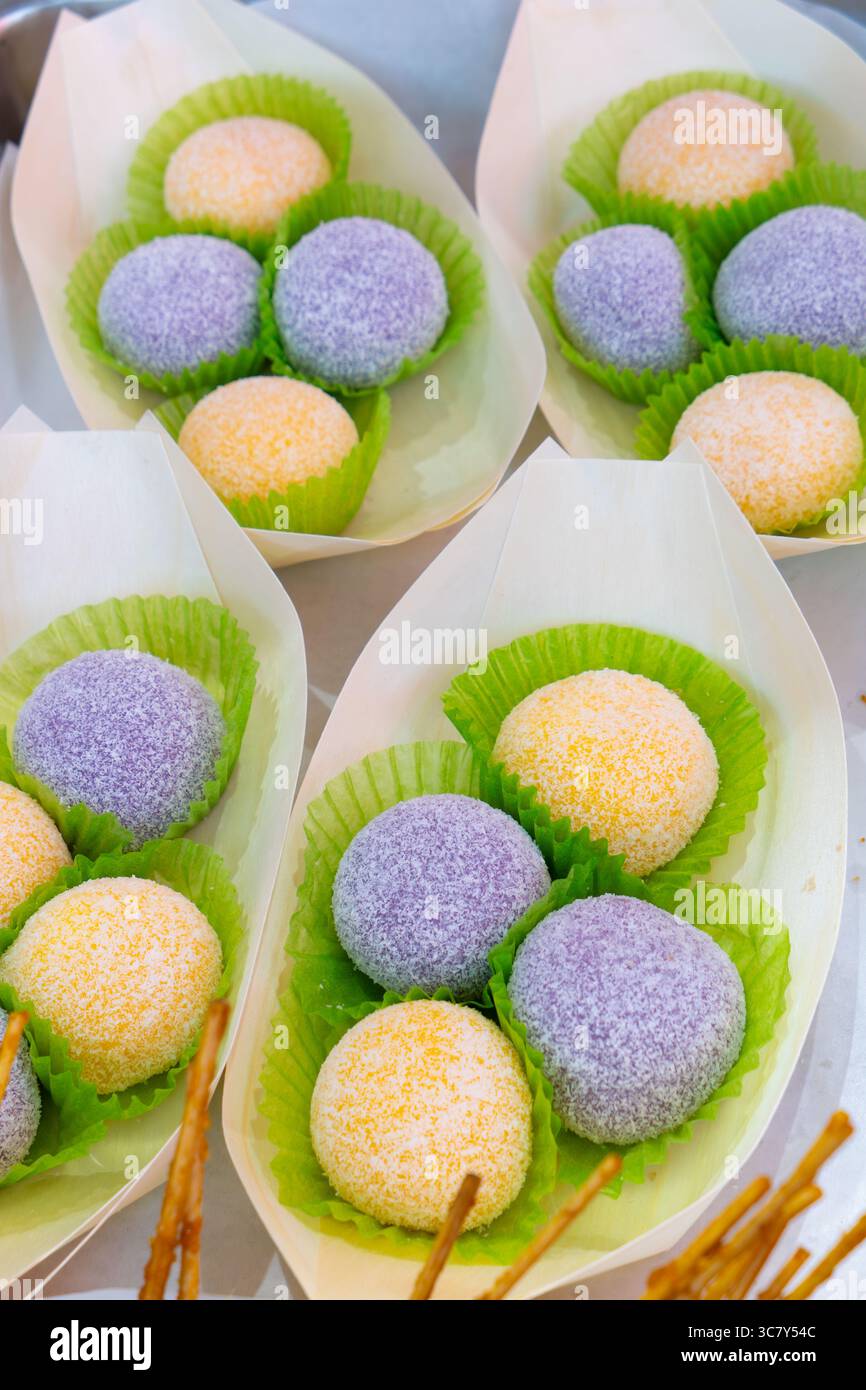 boulettes de riz gluant sucré à composition verticale Banque D'Images