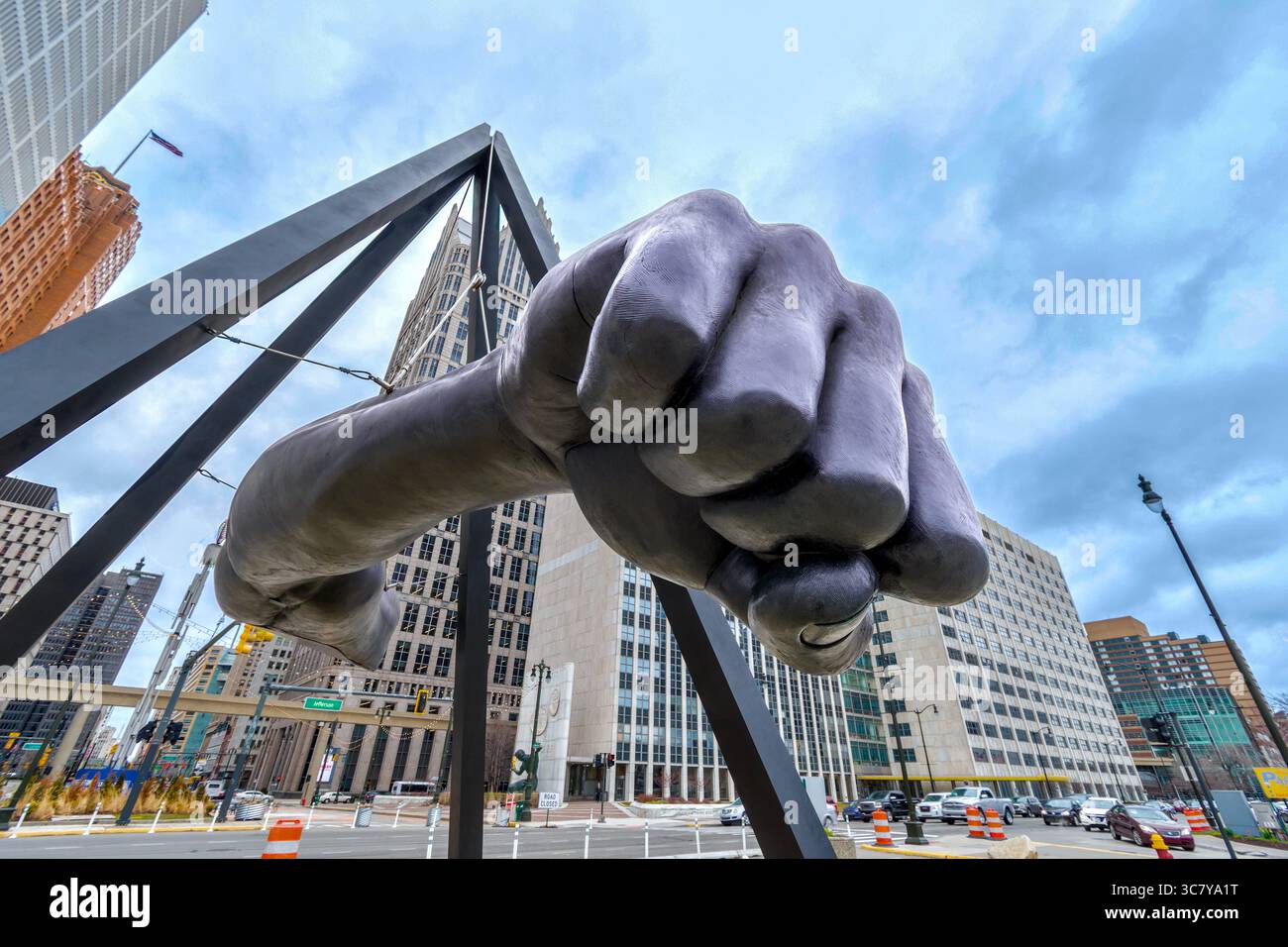 Monument à Joe Louis « le poing » par le sculpteur américano-mexicain Robert Graham situé sur Hart Plaza, Detroit, Michiga, États-Unis. Banque D'Images