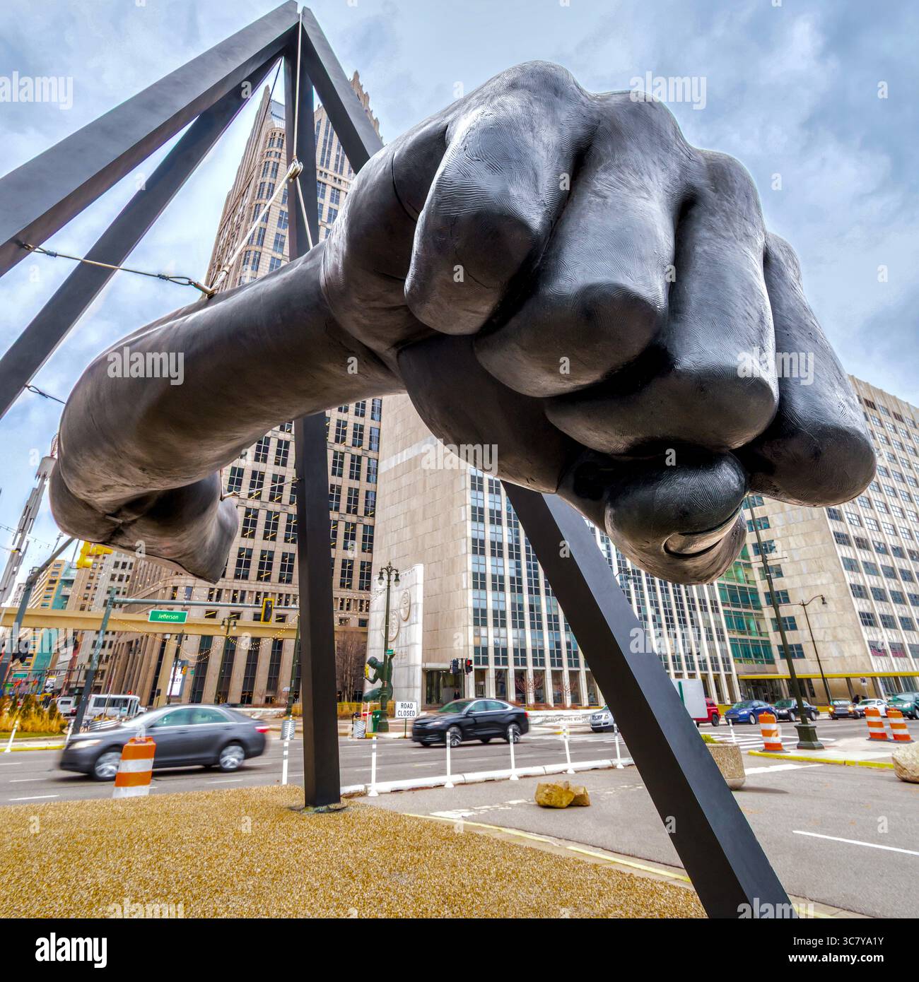 Monument à Joe Louis « le poing » par le sculpteur américano-mexicain Robert Graham situé sur Hart Plaza, Detroit, Michiga, États-Unis. Banque D'Images