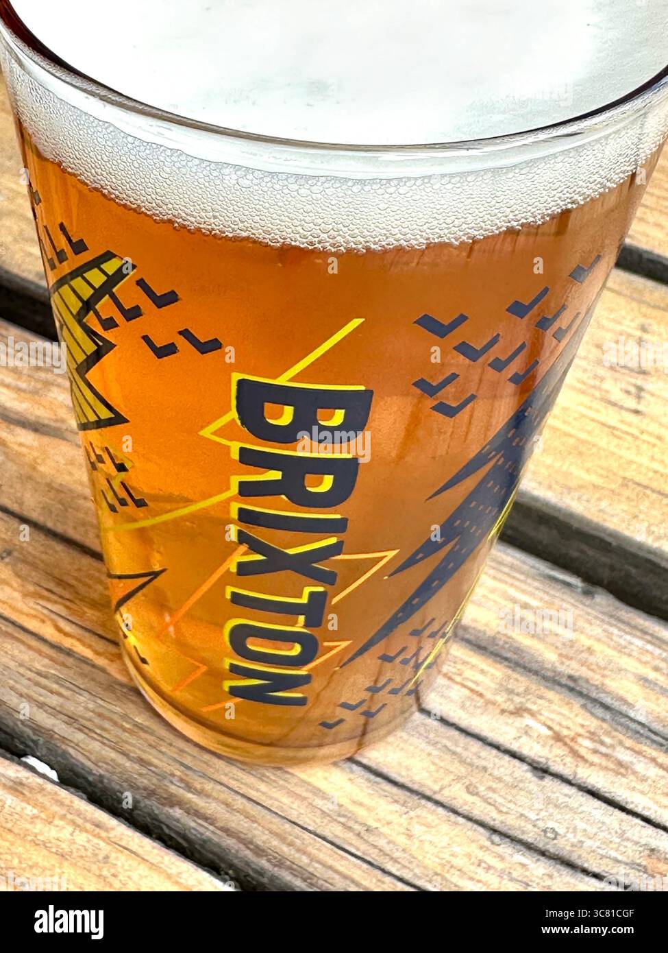 Un verre de bière Brixton Banque D'Images