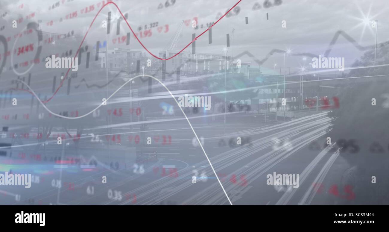 Affichage des traces de lumière sur autoroute se mélangeant avec les cartes du marché à l'échangeur en hauteur, superposition de données Banque D'Images