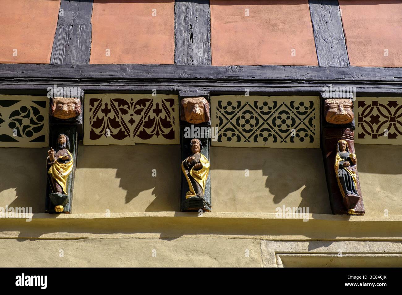 Détail, maisons à colombages sur la place du marché, Wernigerode, Harz, Saxe-Anhalt, Allemagne Banque D'Images