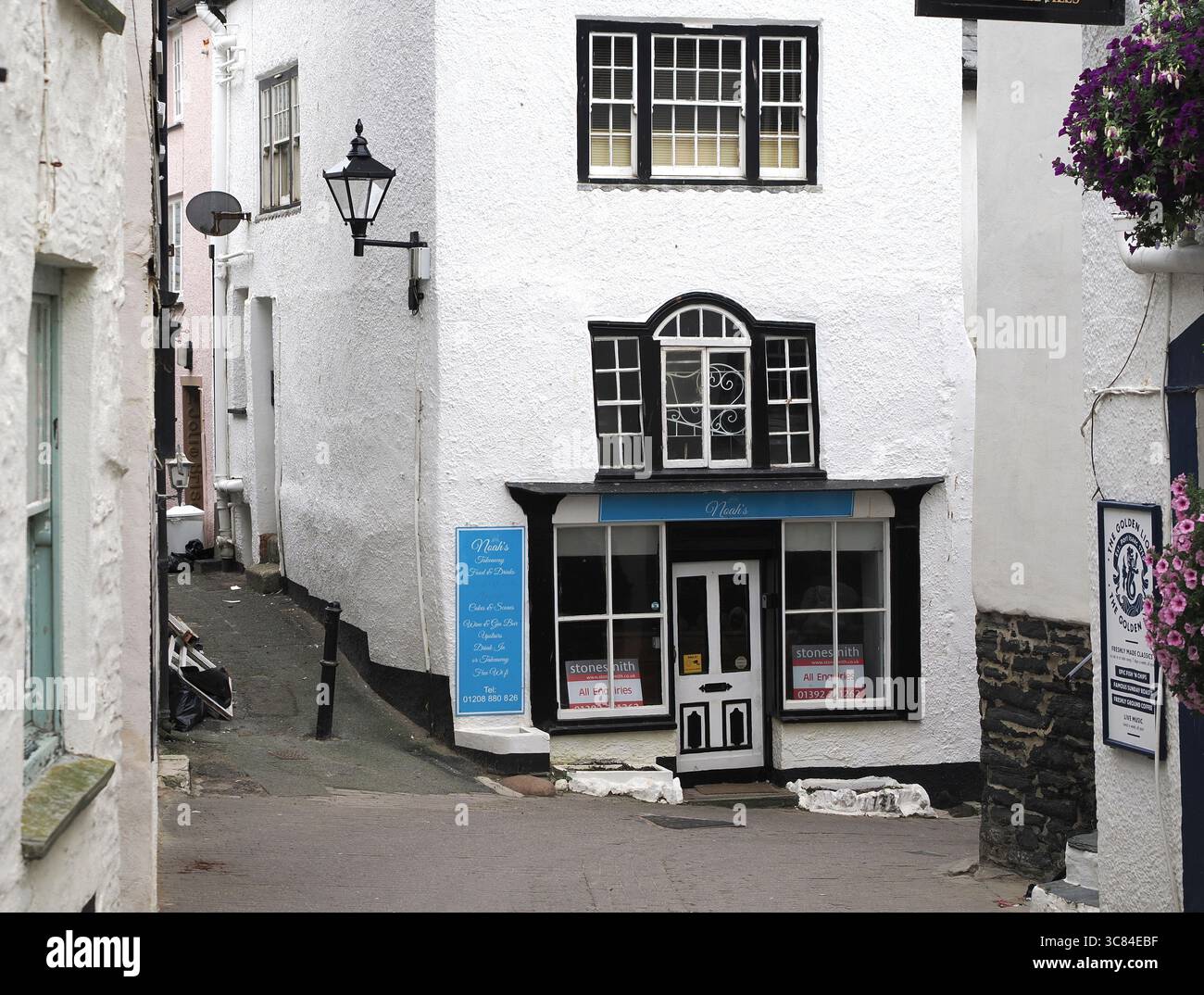 Rue étroite à Port Isaac, ancien village de pêcheurs en Cornouailles Banque D'Images