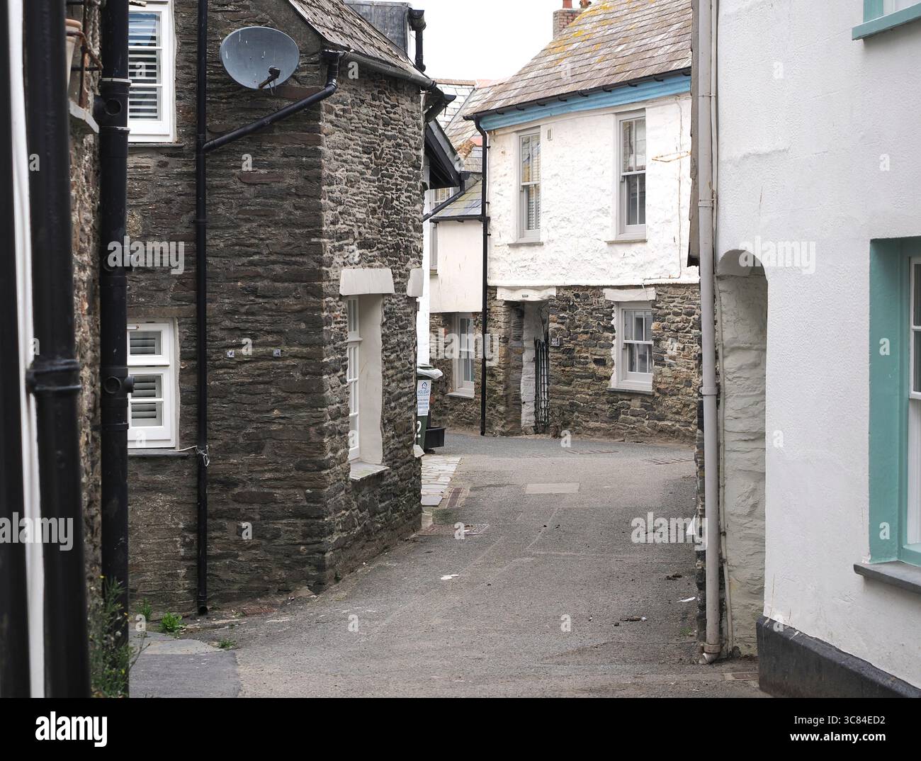 Rue étroite à Port Isaac, ancien village de pêcheurs en Cornouailles Banque D'Images